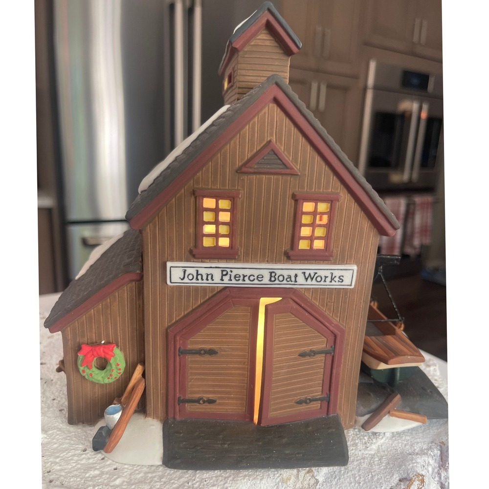 Dept 56 New England Village PIERCE BOAT WORKS 56573 Heritage Village Porcelain
